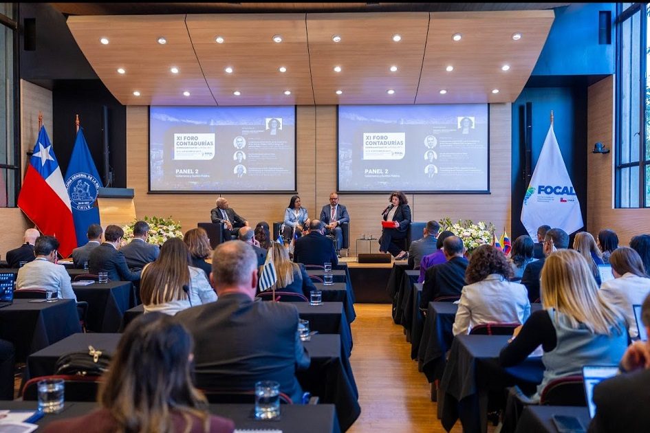 Adriana Arosteguiberry en el XI Foro de Contadurías Gubernamentales Adriana Arosteguiberry en el XI Foro de Contadurías Gubernamentales