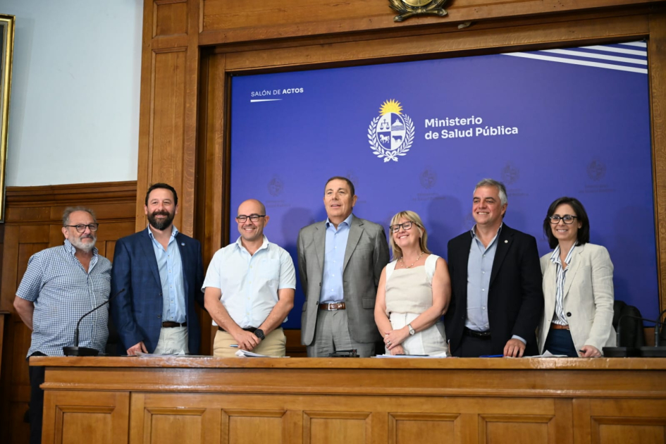 MEF firmó histórico acuerdo para fortalecer la integración del Hospital de Clínicas MEF firmó histórico acuerdo para fortalecer la integración del Hospital de Clínicas