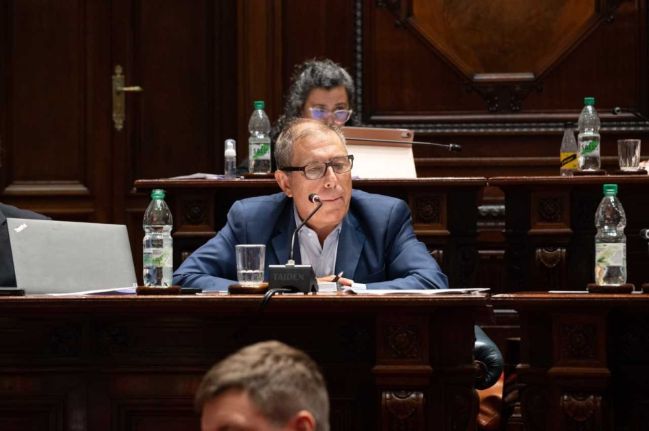 El Ministerio de Economía y Finanzas explicó ante la Comisión Permanente del Parlamento los cambios 