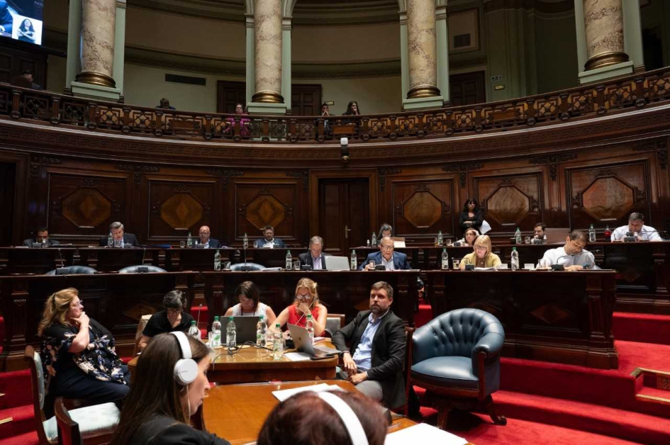 El Ministerio de Economía y Finanzas explicó ante la Comisión Permanente del Parlamento los cambios 