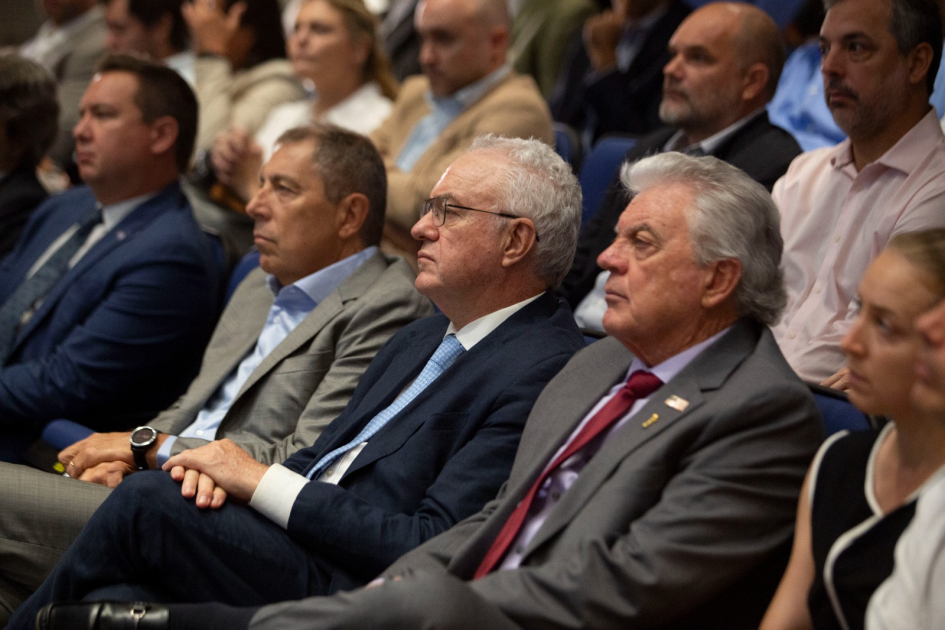 Ministro Oddone, canciller, Mario Lubetkin y el embajador de Estados Unidos en Uruguay, Lou Rinaldi