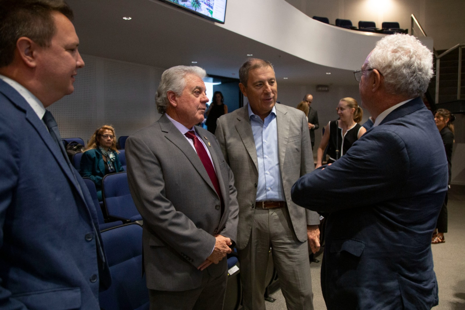Ministro Oddone, canciller, Mario Lubetkin y el embajador de Estados Unidos en Uruguay, Lou Rinaldi