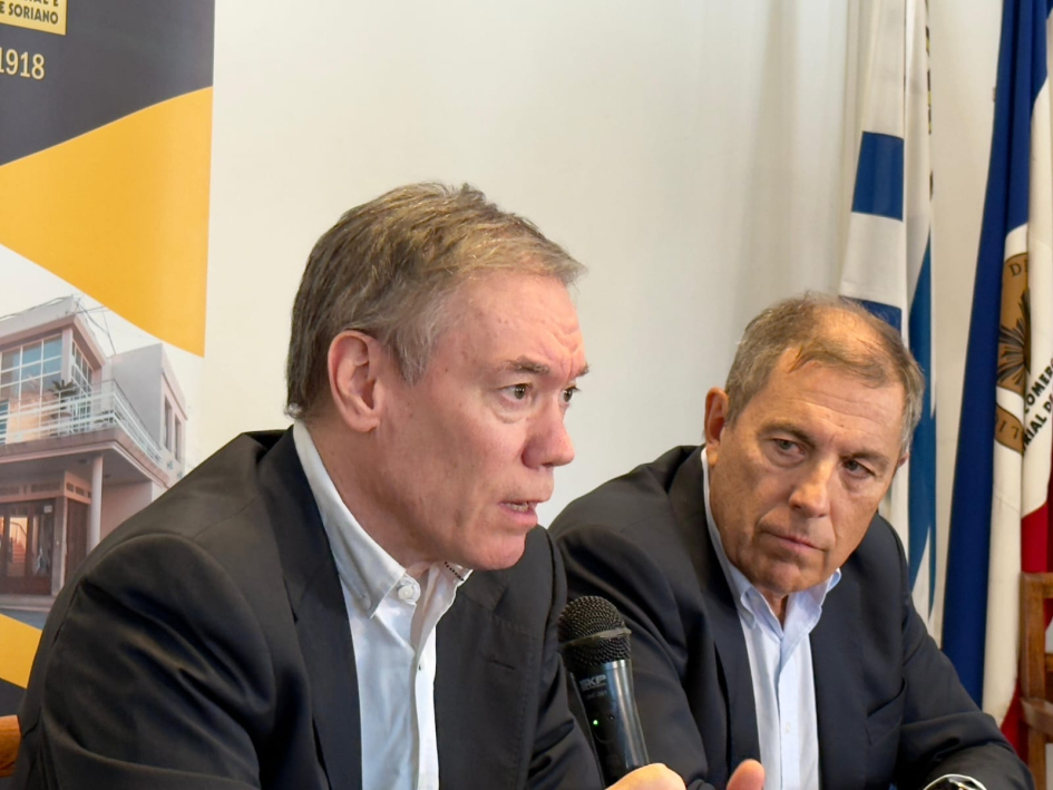 El ministro de Economía, Gabriel Oddone, y el subsecretario, Martín Vallcorba