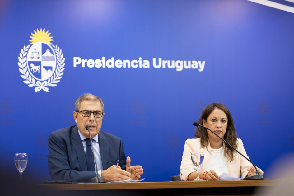 Ministro Gabriel Oddone y ministra Fernanda Cardona