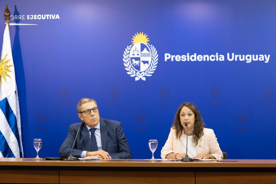 Ministro Gabriel Oddone y ministra Fernanda Cardona