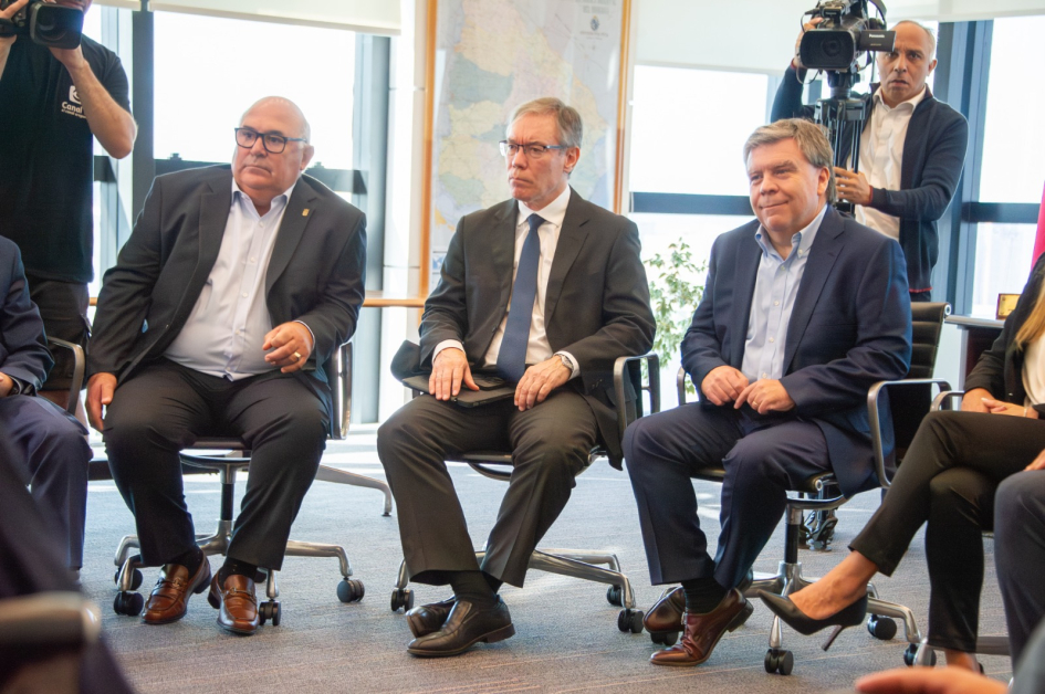 Ministro (i) Martín Vallcorba 