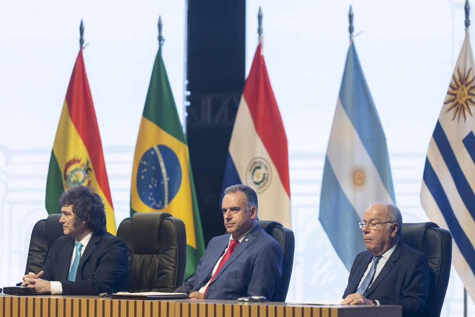 Presidente Javier Milei, Presidente Yamandú Orsi y Canciller de Brasil, Mauri Vieira