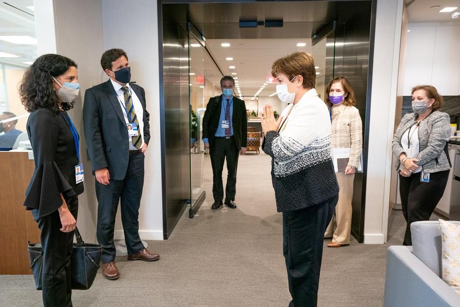 Ministra de Economía Azucena Arbeleche y gerenta FMI Kristalina Georgieva Reunión cumbre