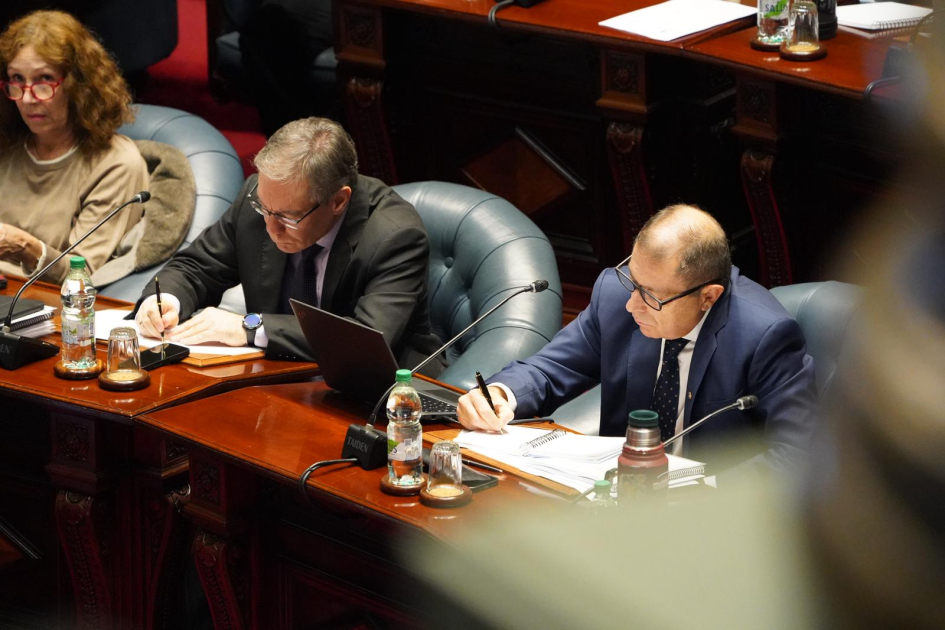 Equipo económico ratifica rumbo del gobierno haciendo foco en la estabilidad, la protección social y