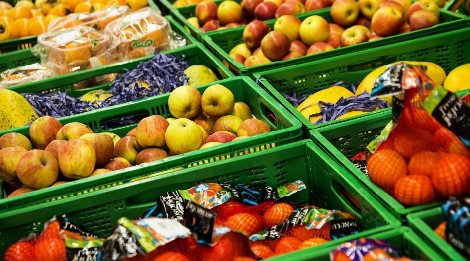 Tabla comparativa de precios de canasta básica de alimentos al 23 de diciembre vista de cajones con verduras