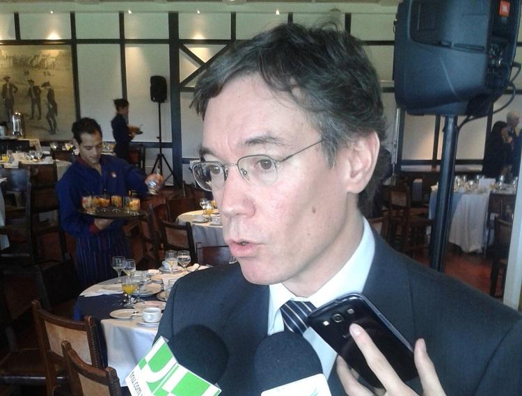 Martín Vallcorba en rueda de prensa Martín Vallcorba en rueda de prensa