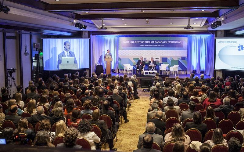 Platea de expectadores evento 10 años de la Unidad de Presupuesto Nacional Platea de expectadores evento 10 años de la Unidad de Presupuesto Nacional