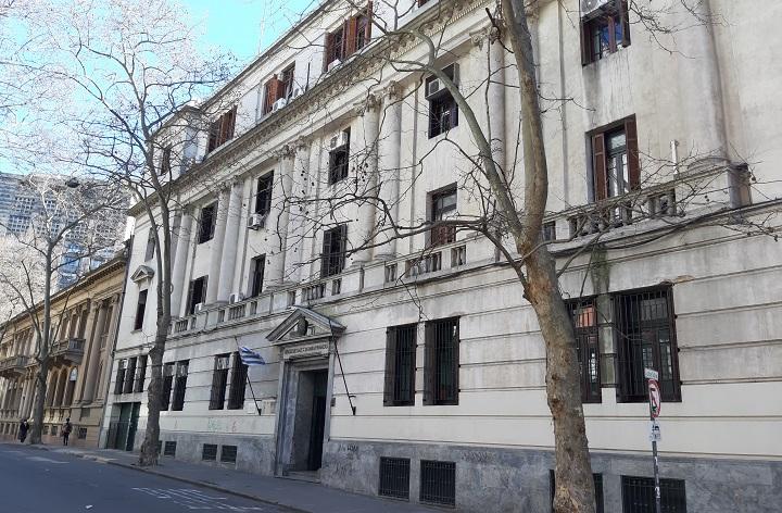 Fachada del edificio del Ministerio de Economía y Finanzas