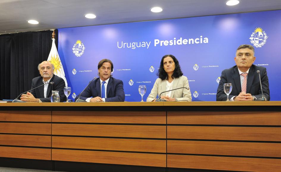 Presidente Lacalle Pou, ministra Arbeleche, ministro Mieres y director de OPP Isaac Alfie. Presidente Lacalle Pou, ministra Arbeleche, ministro Mieres y director de OPP Isaac Alfie.