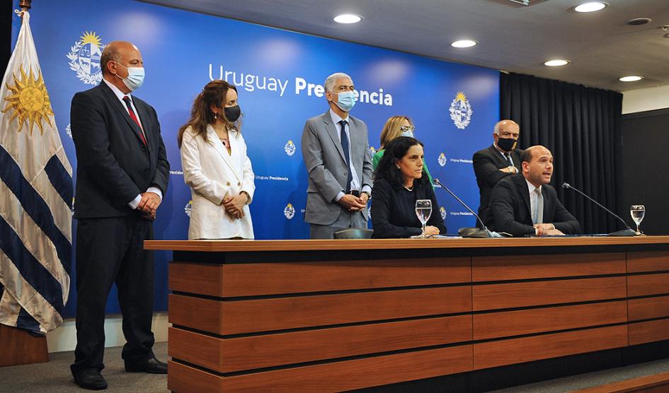 Ministra Azucena Arbeleche, ministro Martín Lema Anuncios del gobierno en apoyo a población vulnerable