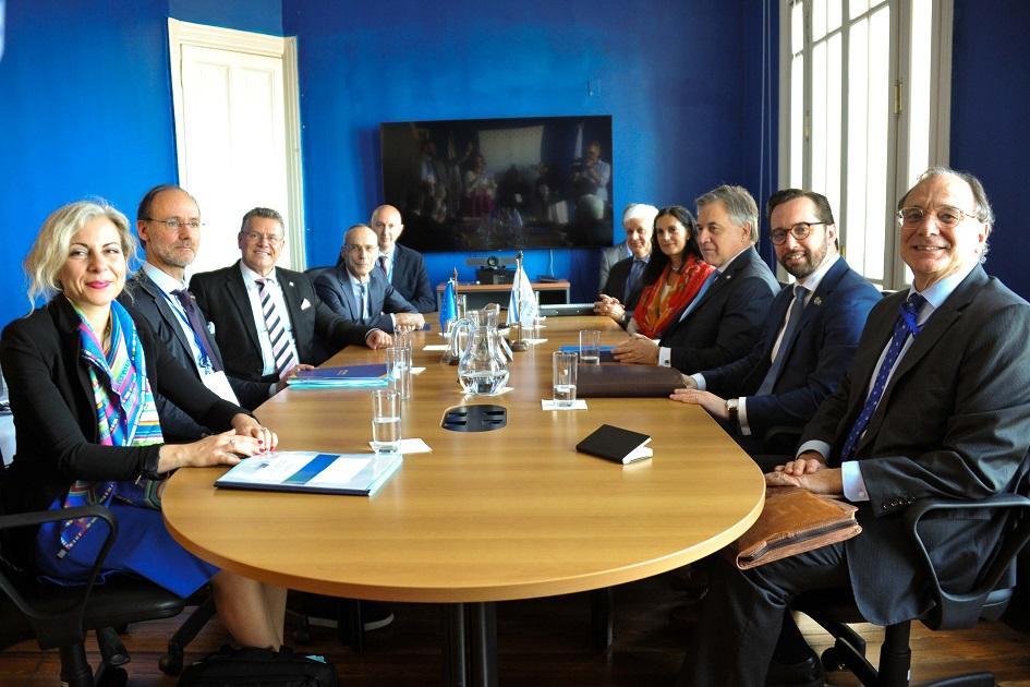 Azucena Arbeleche y Omar Paganini, junto a otras autoridades en reunión con Maroš Šefčovič Azucena Arbeleche y Omar Paganini, junto a otras autoridades en reunión con Maroš Šefčovič
