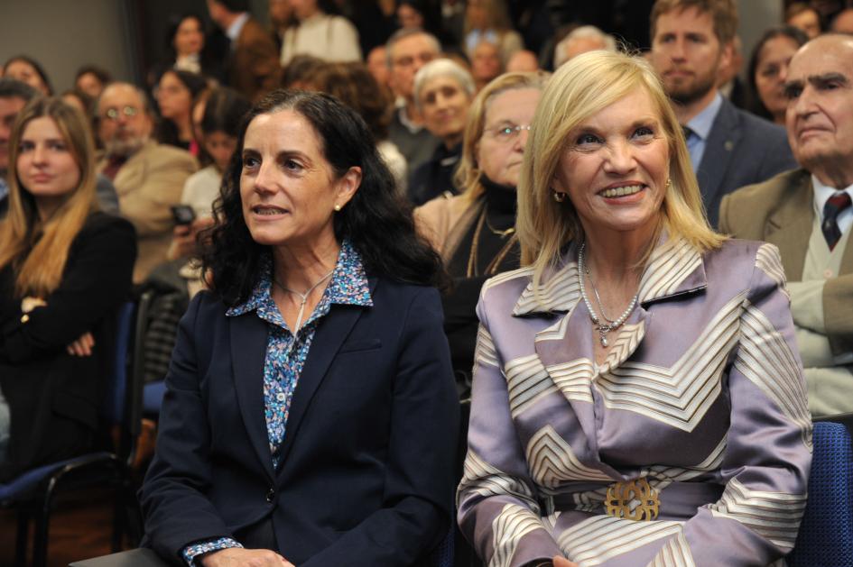 Ministra Azucena Arbeleche, vicepresidenta Beatriz Argimón Asunción autoridades BCU