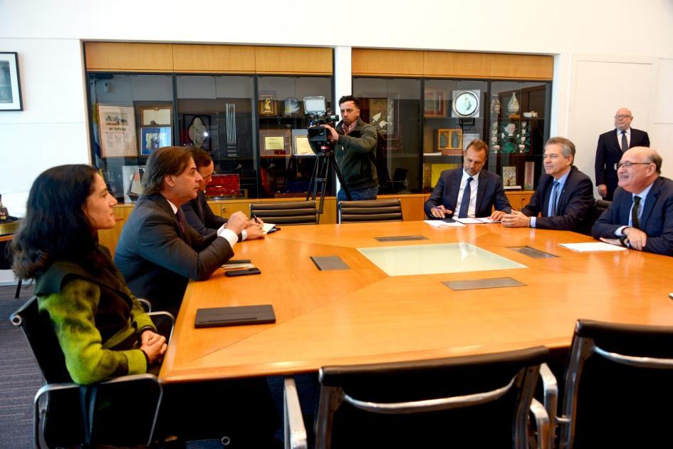 Lacalle Pou, Arbeleche y delegación del BID. Lacalle Pou, Arbeleche y delegación del BID.