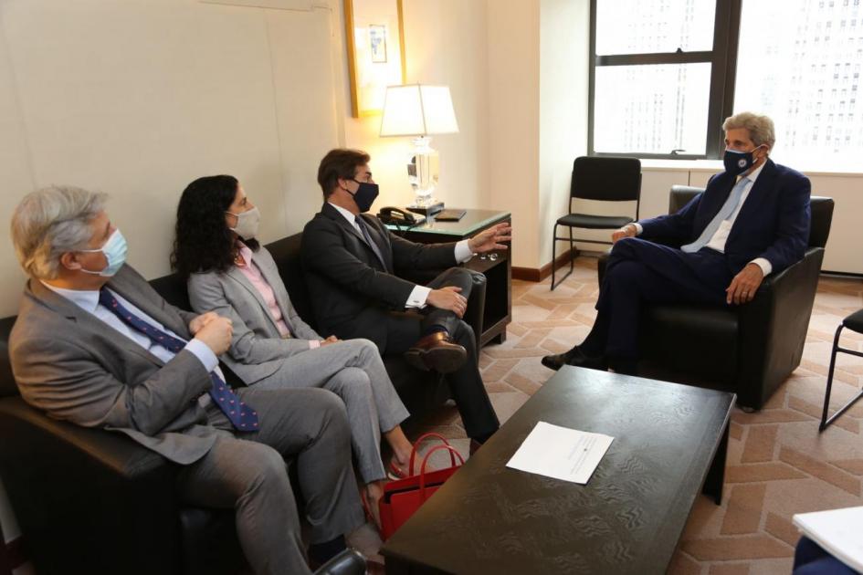 Canciller Bustillo, ministra Arbeleche, presidente de la República Luis Lacalle Pou y John Kerry.