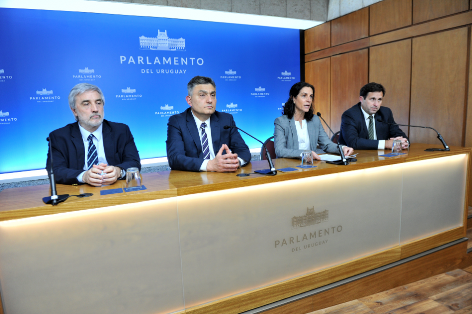 Alejandro Irastorza, Isaac Alfie, Azucena Arbeleche y Diego Labat Alejandro Irastorza, Isaac Alfie, Azucena Arbeleche y Diego Labat