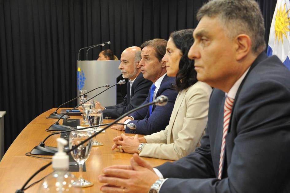 Presidente Lacalle Pou, ministra Arbeleche, ministro Mieres y director de OPP Isaac Alfie. Presidente Lacalle Pou, ministra Arbeleche, ministro Mieres y director de OPP Isaac Alfie.