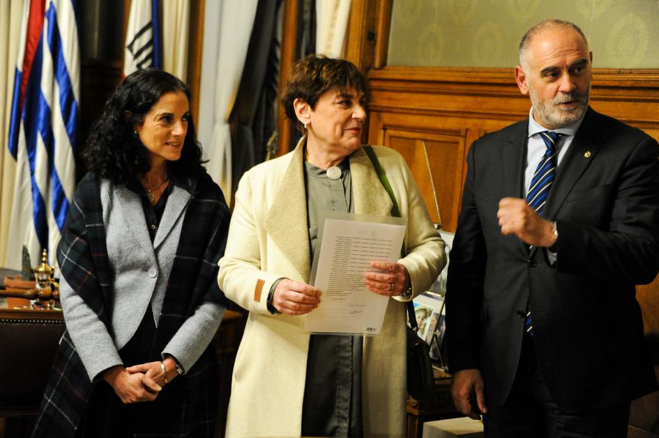Ministra Azucena Arbeleche, contadora general Magela Manfredi, secretario del Senado Gustavo Sánchez Presentación Rendicion de Cuentas 2023