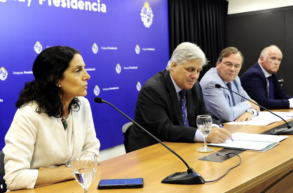 Azucena Arbeleche, Francisco Bustillo, José Luis Falero y Juan José Olaizola Azucena Arbeleche, Francisco Bustillo, José Luis Falero y Juan José Olaizola