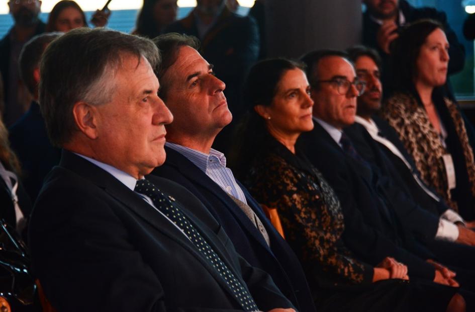 Autoridades de Gobierno durante actividad sobre proyecto de Google en Parque de las Ciencias 