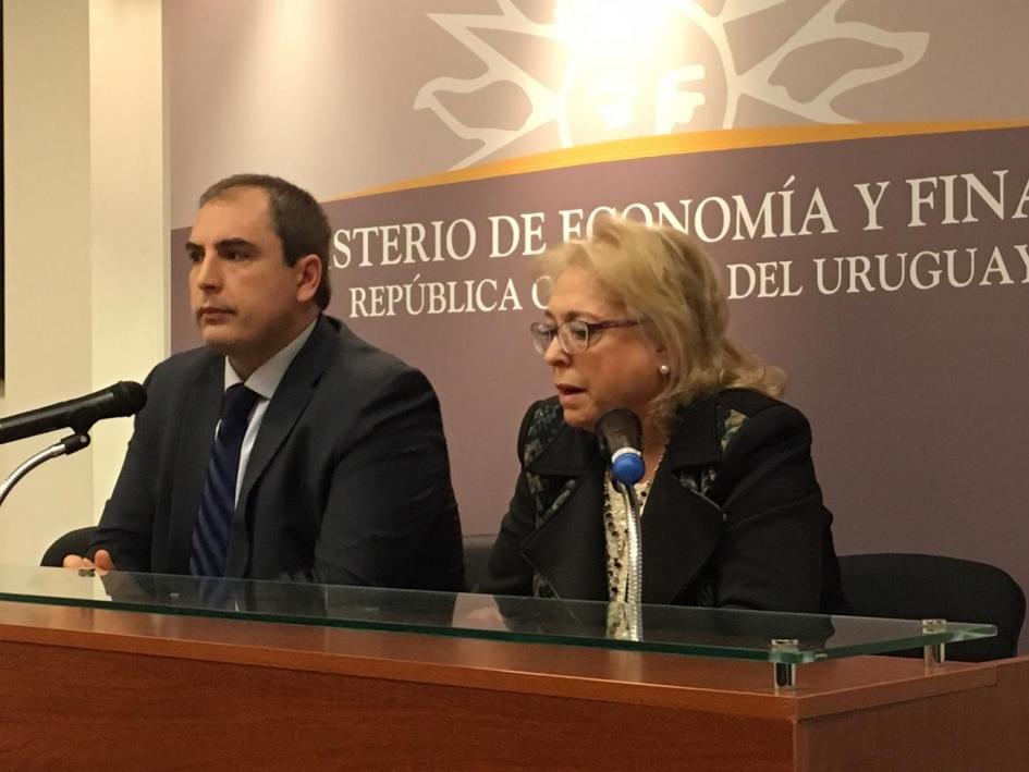 Contador Pablo Ferreri, Subsecretario del MEF y Escribana Ana María Sánchez Encargada de Despacho del ADECO