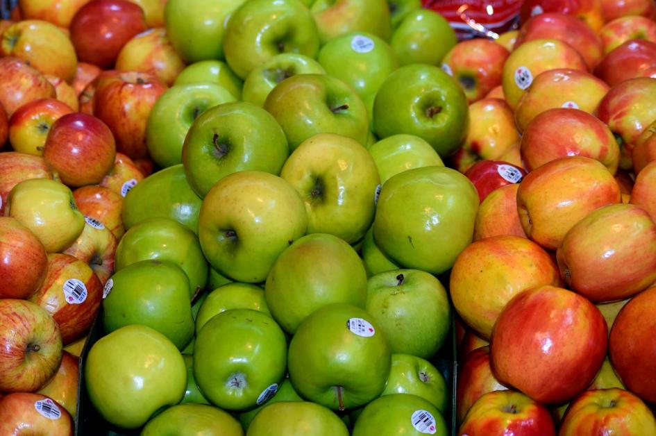 Tabla comparativa de precios de canasta básica de alimentos al 16 de diciembre vista de manzanas en cajones