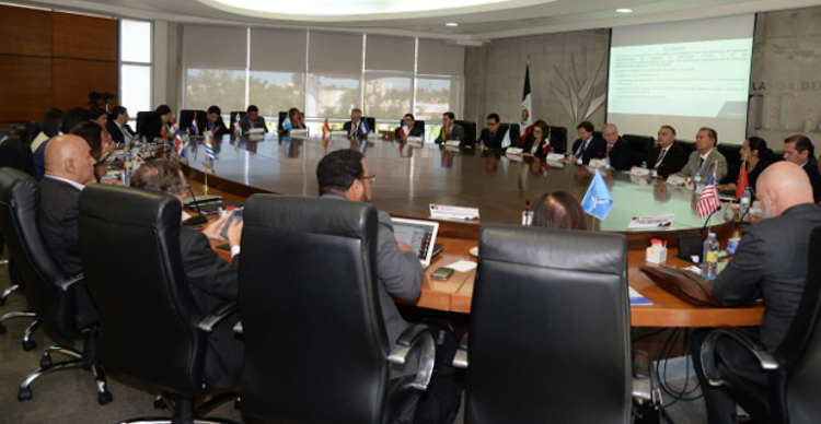 Integrantes de Foro Iberoamericano en reunion