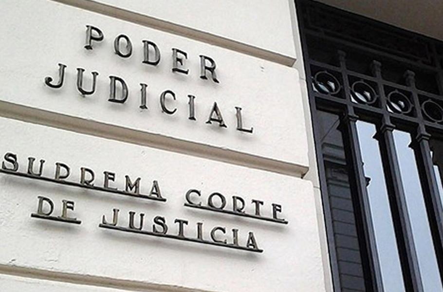 imagen de la placa en la pared del poder judicial