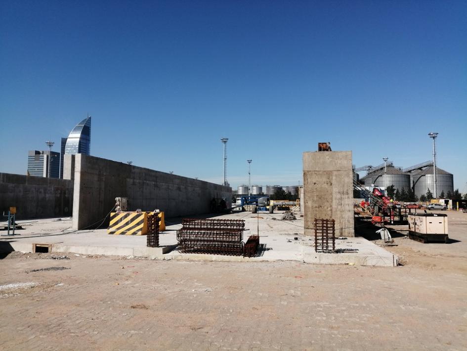 Obra civil que se realiza en el Puerto de Montevideo para la instalación de los nuevos escáneres Paredes de hormigón que contendrán a los escáneres del puerto