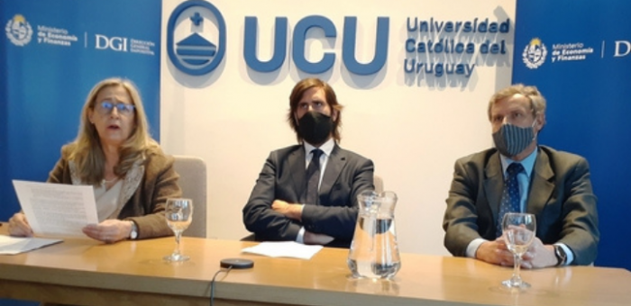 Directora General de Rentas, director del Depto. de Derecho de UCU y subdirector General de la DGI Margarita Faral, Diego Gamarra y Daniel Laffitte