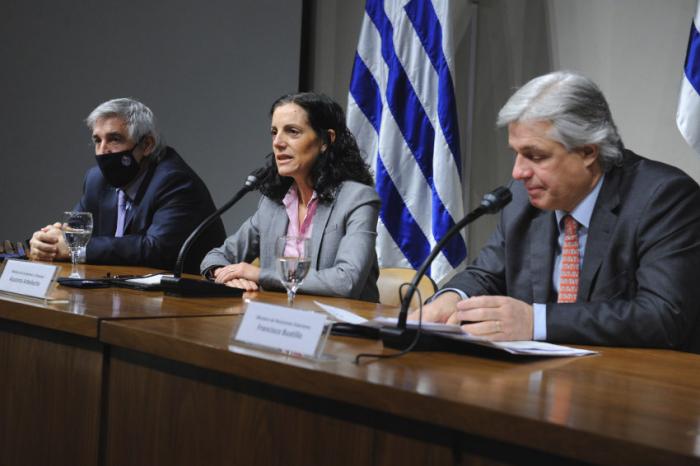 Ministra Azucena Arbeleche y canciller Francisco Bustillo Presentación a sectores productivos