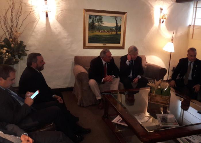 Equipo económico reunido en ARU Ferreri, Bergara, Astori, ARU