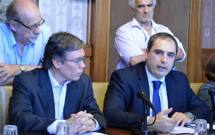 Martín Vallcorba y Pablo Ferreri en conferencia de prensa