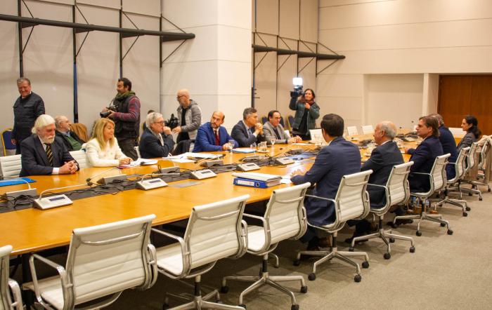 Autoridades ministeriales y presidente de la República Luis Lacalle Pou durante reunión 