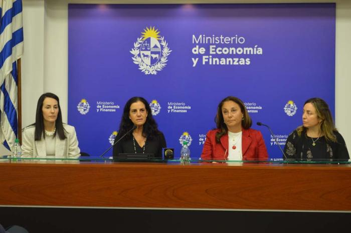 Jimena Lafuente, Azucena Arbeleche, Ana Alfie y Alina Bedat. Jimena Lafuente, Azucena Arbeleche, Ana Alfie y Alina Bedat.