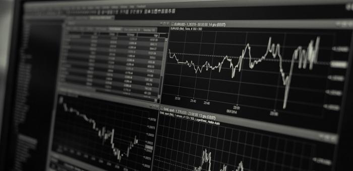 Reporte de Calificadora Estadísticas de deuda en monitor de computadora