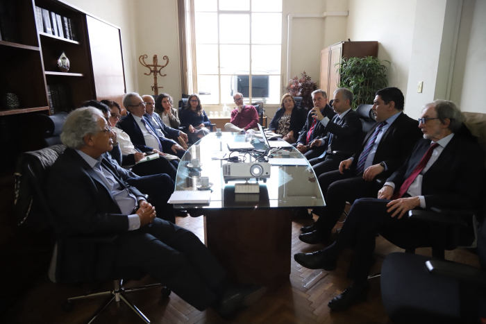 La Comisión Permanente de Normas Contables, liderada por la AIN, recibió a representantes del IASB. La Comisión Permanente de Normas Contables, liderada por la AIN, recibió a representantes del IASB.