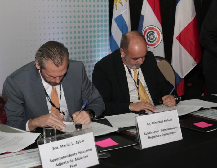 Firma del director de Aduanas Jaime Borgiani Integración aduanera