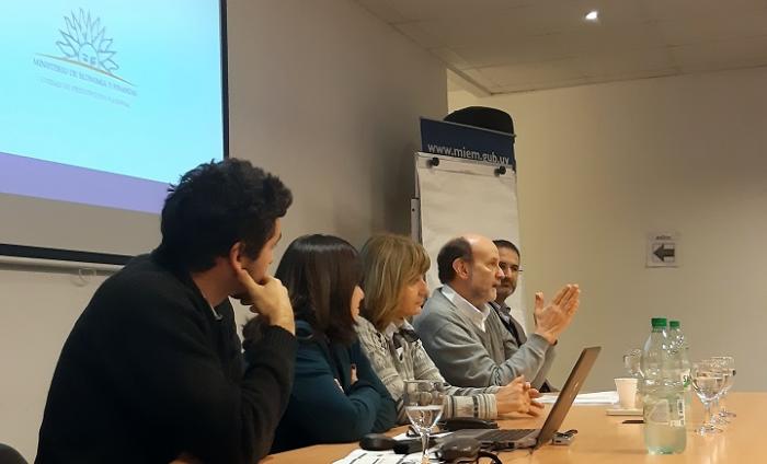 Presentación proyecto de implementación del "GRP Estado Uruguayo en Ministerio de Industrias" De izquierda a derecha, Gonzalo Padilla, Claudia Erramuspe, Olga Otegui, Michael Borchardt