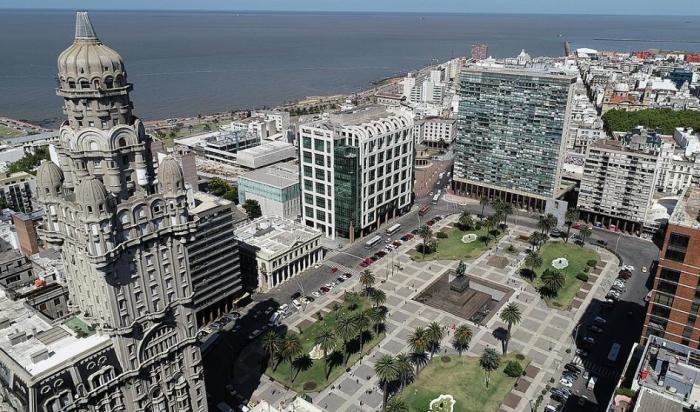 En 2022 se crearon más de 40 mil puestos de trabajo netos Foto aérea de ciudad vieja