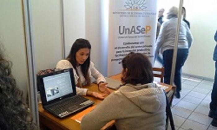 Patricia Tapia en stand de UNASEP Patricia Tapia en stand de UNASEP