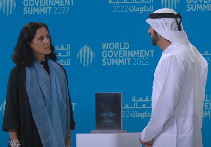 Ministra Azucena Arbeleche, príncipe de la corona de Dubái y de EUA Sheikh Hamdan bin Mohammed bin Rashid Al Maktoum Azucena Arbeleche recibió el premio a la mejor ministra de Estado por la WGSO