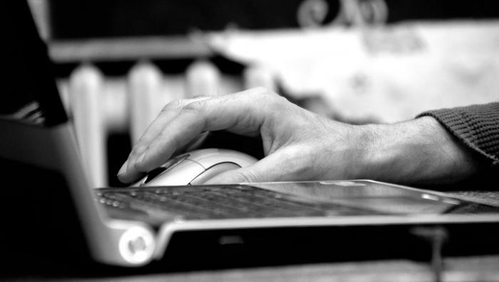 Cambio en el protocolo Comap teletrabajo a partir del 21 de diciembre de 2020 Persona trabajando en pc