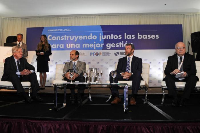 III Encuentro Anual del Programa de Fortalecimiento de la Gestión Presupuestaria Astori, Clastornik, Michael Borchardt y Morgan Doyle durante el evento