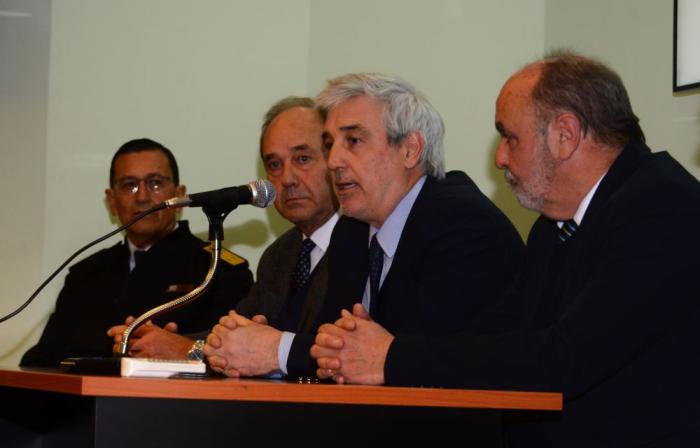 Subsecretario Alejandro Irastorza, director de Aduanas Jaime Borgiani Nuevos escáneres en Aduana