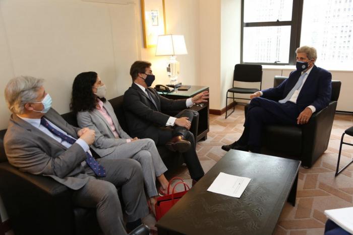 Canciller Bustillo, ministra Arbeleche, presidente de la República Luis Lacalle Pou y John Kerry. Canciller Bustillo, ministra Arbeleche, presidente de la República Luis Lacalle Pou y John Kerry.